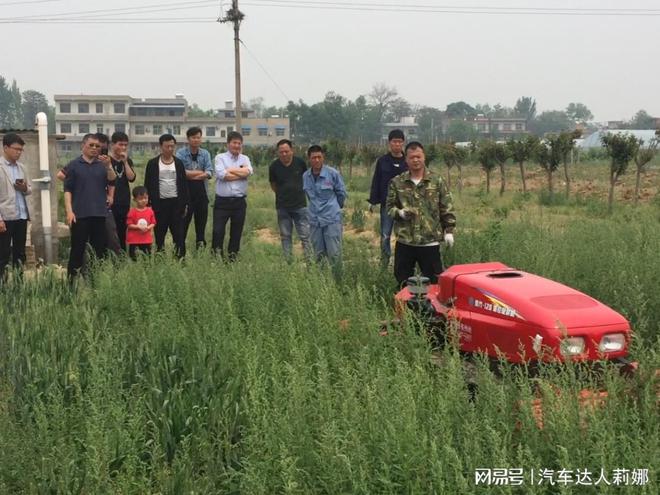 果园智能微耕机自走式柴油打药机应用广泛(图2)